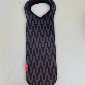 VacuVin White Bottle Carrier